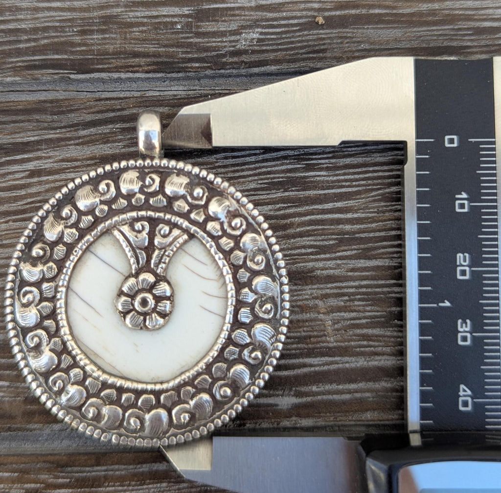 Tibetan Silver Shell Lotus Flower Pendant.(T1103-002)