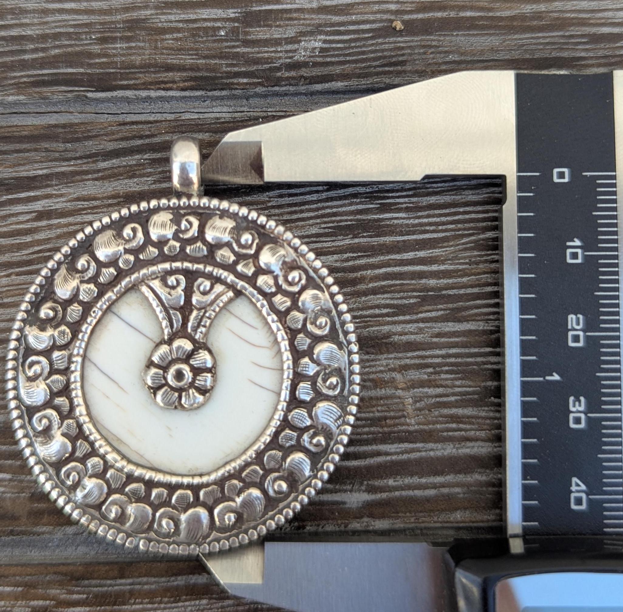 Tibetan Silver Shell Lotus Flower Pendant.(T1103-002)