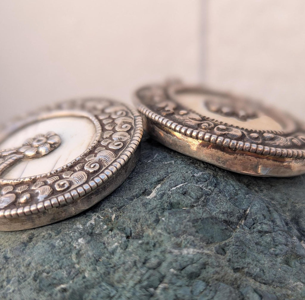 Tibetan Silver Shell Lotus Flower Pendant.(T1103-002)