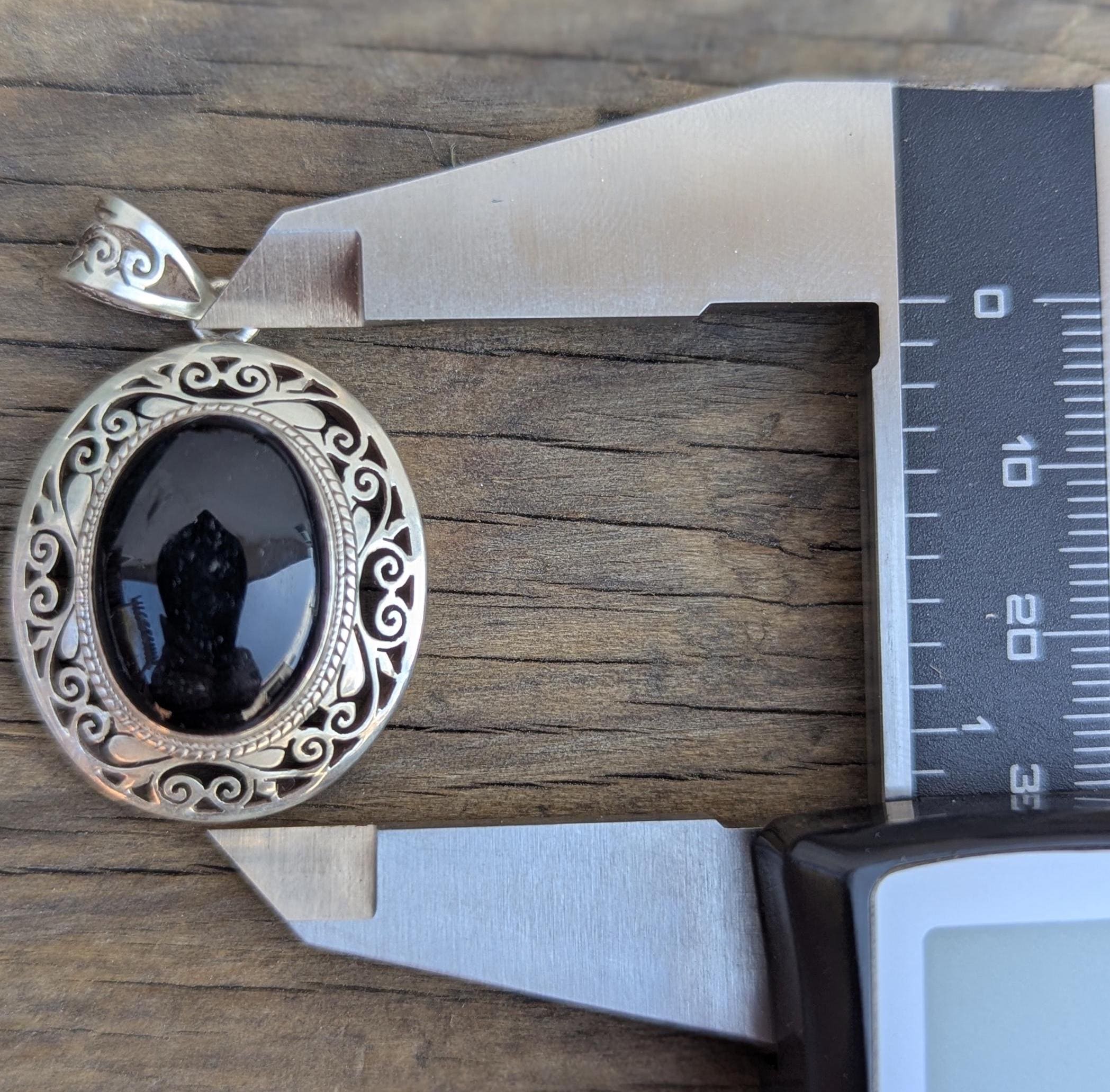 P3/15-17 - Natural Black Onyx Oval: 925 Sterling Silver Pendant (T12-015-17)
