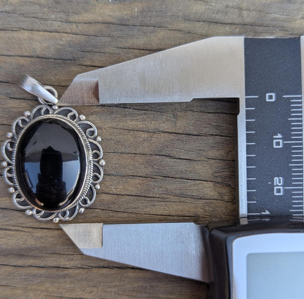 P3/15-17 - Natural Black Onyx Oval: 925 Sterling Silver Pendant (T12-015-17)