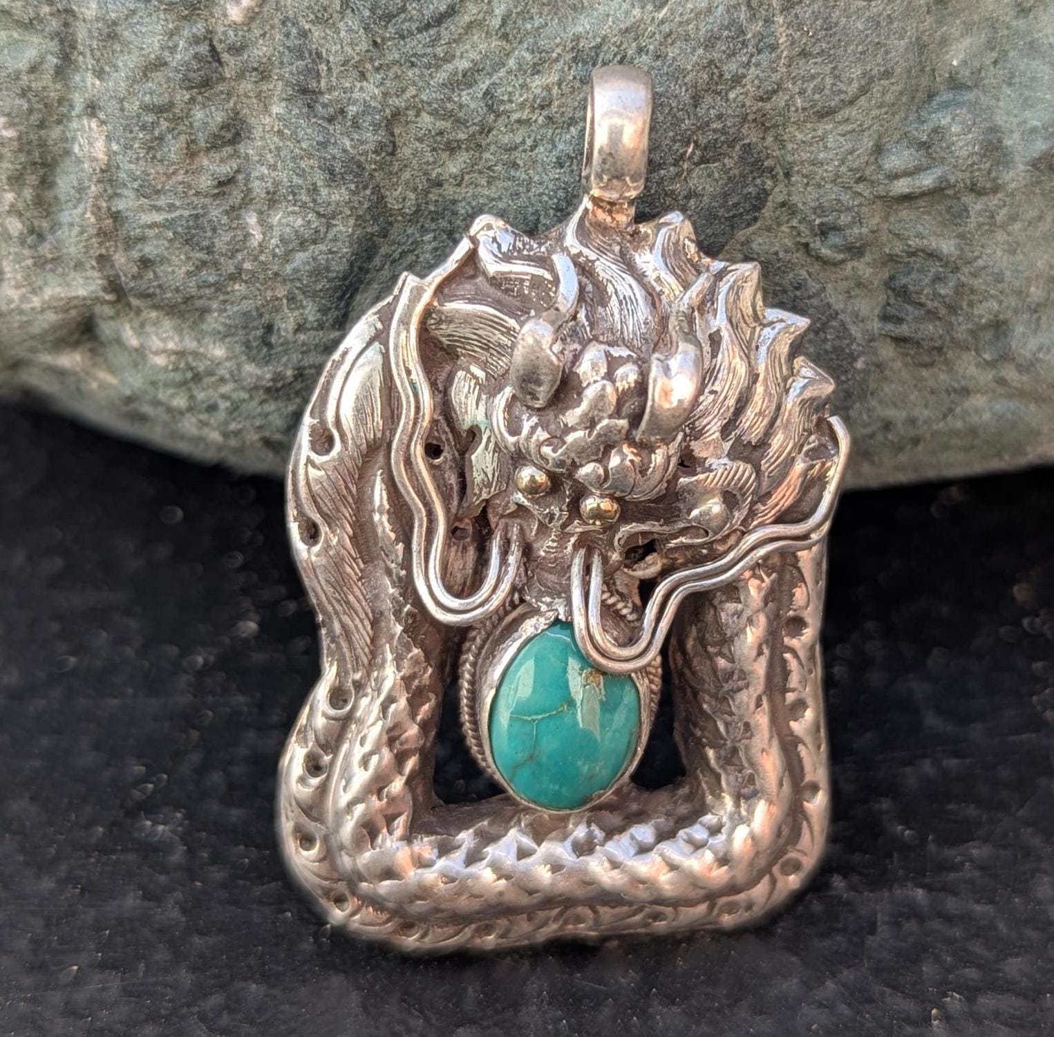 Turquoise gemstone Blue Turquoise 925 Sterling Silver Pendant.  (T1101-006.6)
