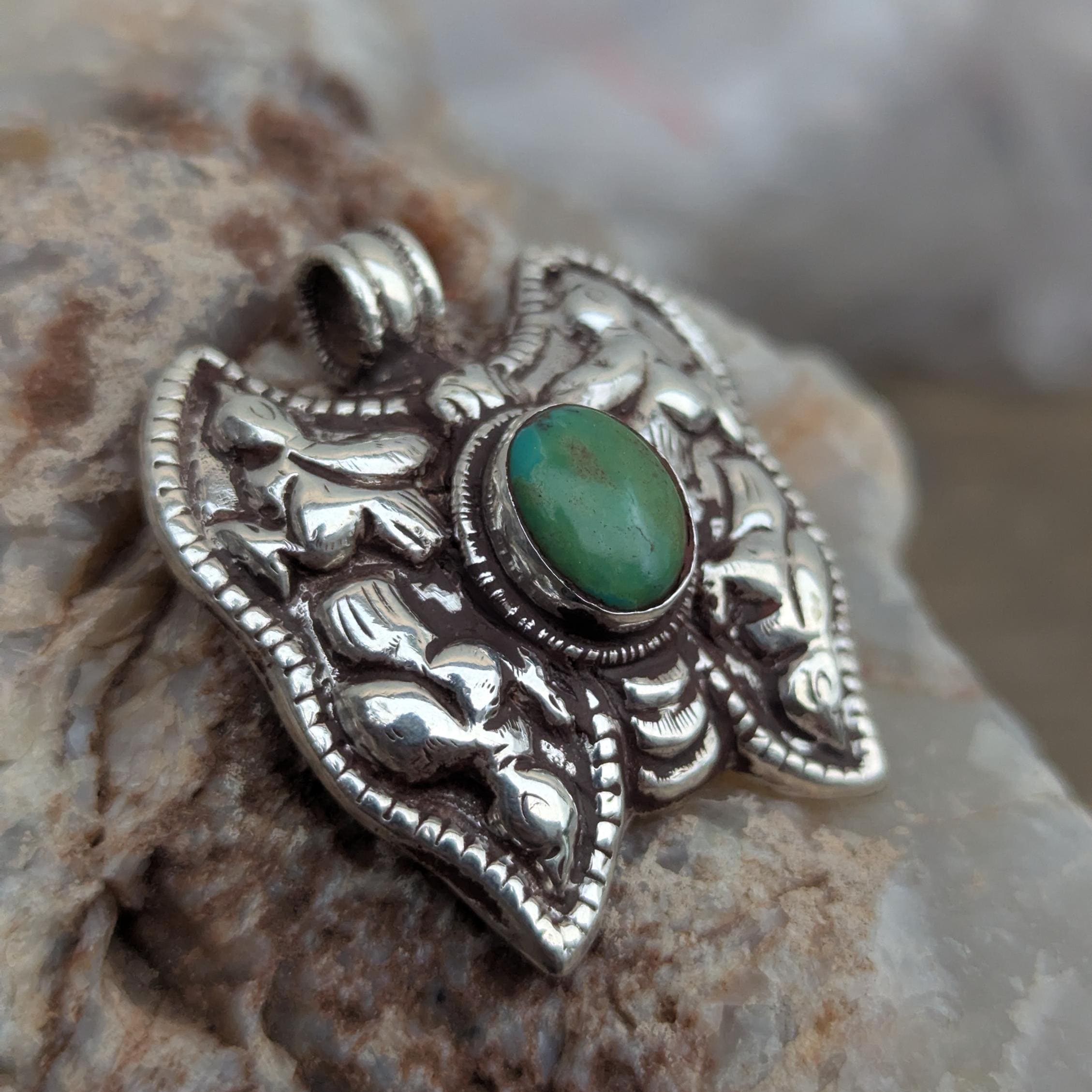 Garuda Gemstone Skull Silver Pendant Necklace.  (T1101-006.7)