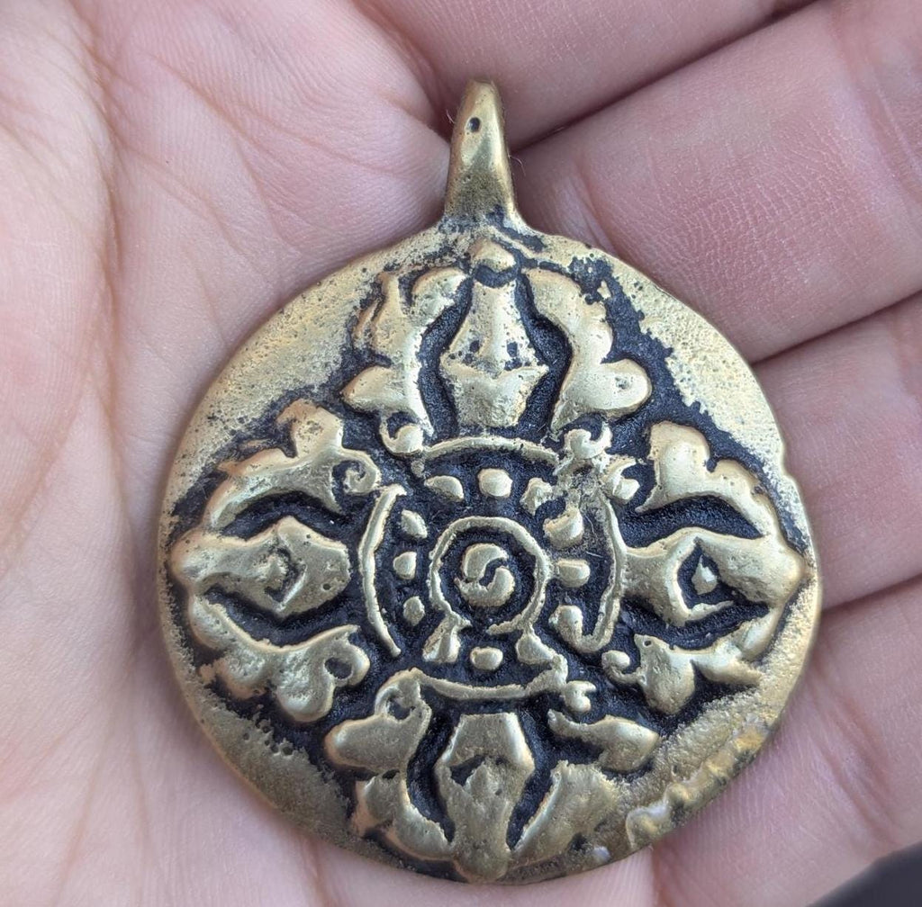Handmade Tibetan Dorjee Medallion double-sided pendant (p6-021)