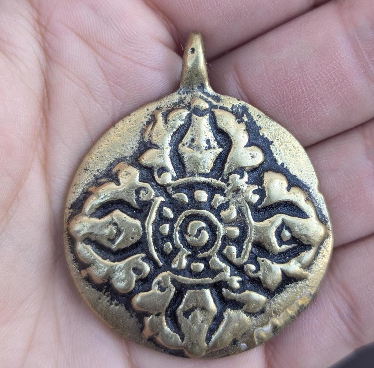 Handmade Tibetan Dorjee Medallion double-sided pendant (p6-021)