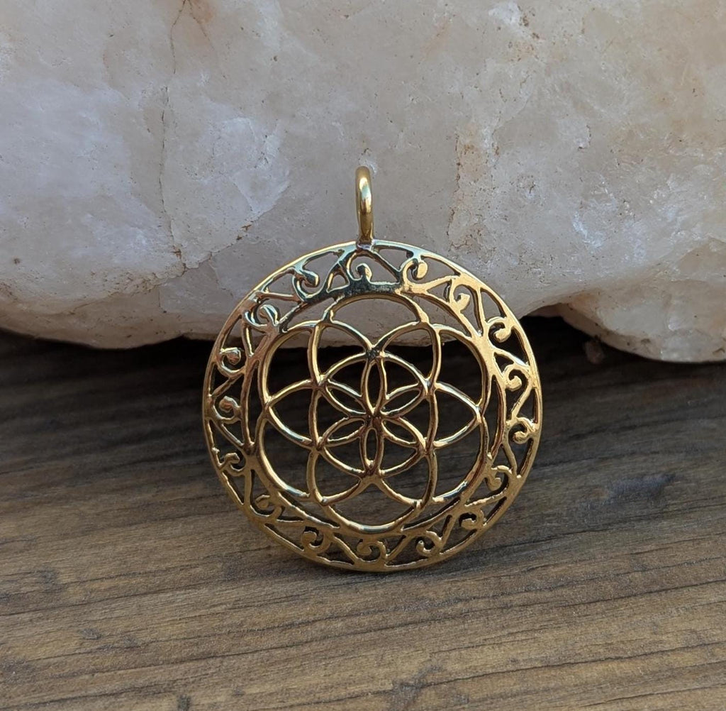 Handmade Brass Vintage round pendant collection (p6-038)