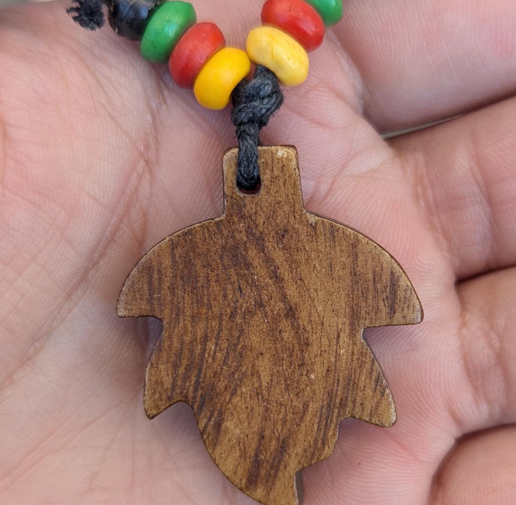 Yak bone hand carved Reggae Rasta leaf pendant (p6-040)