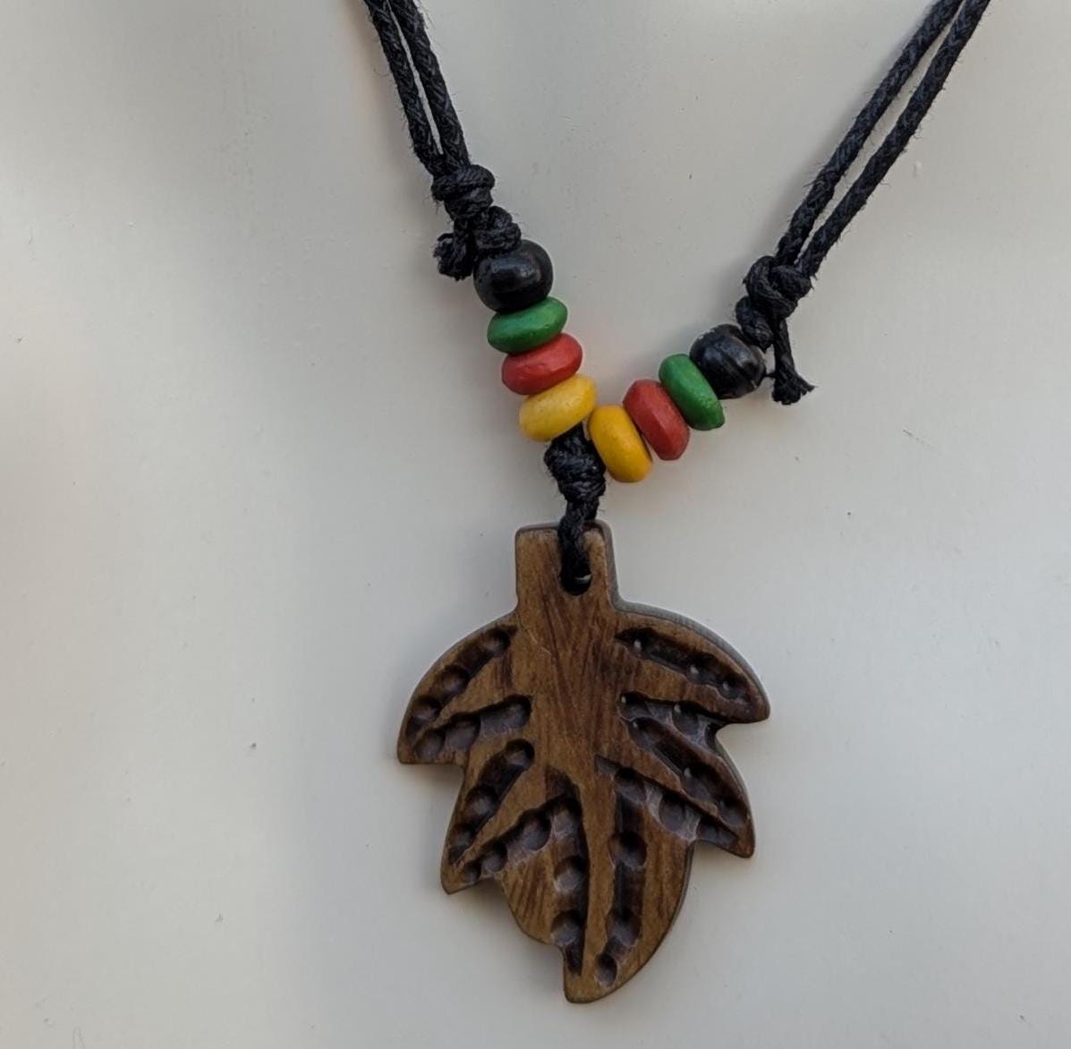Yak bone hand carved Reggae Rasta leaf pendant (p6-040)