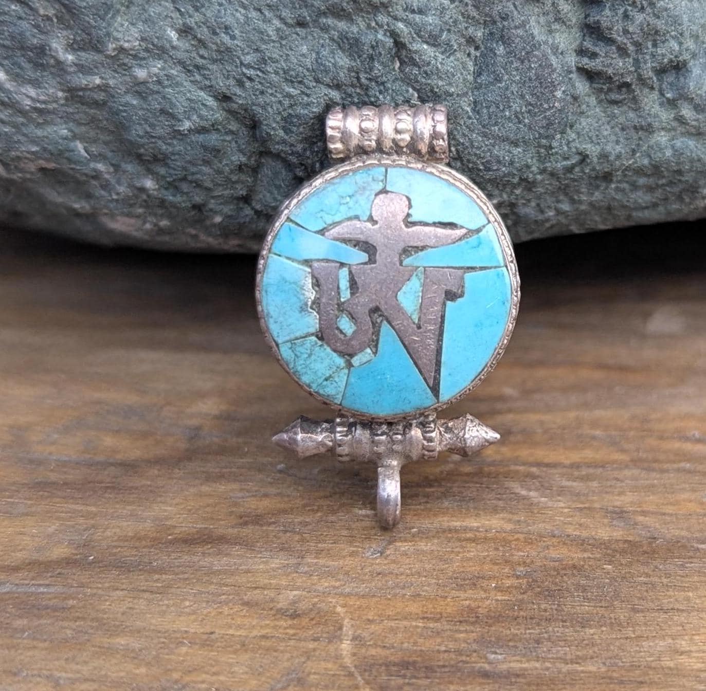 Vintage om Turquoise and Lapis Lazuli white brass medallion pendant (p7-012)