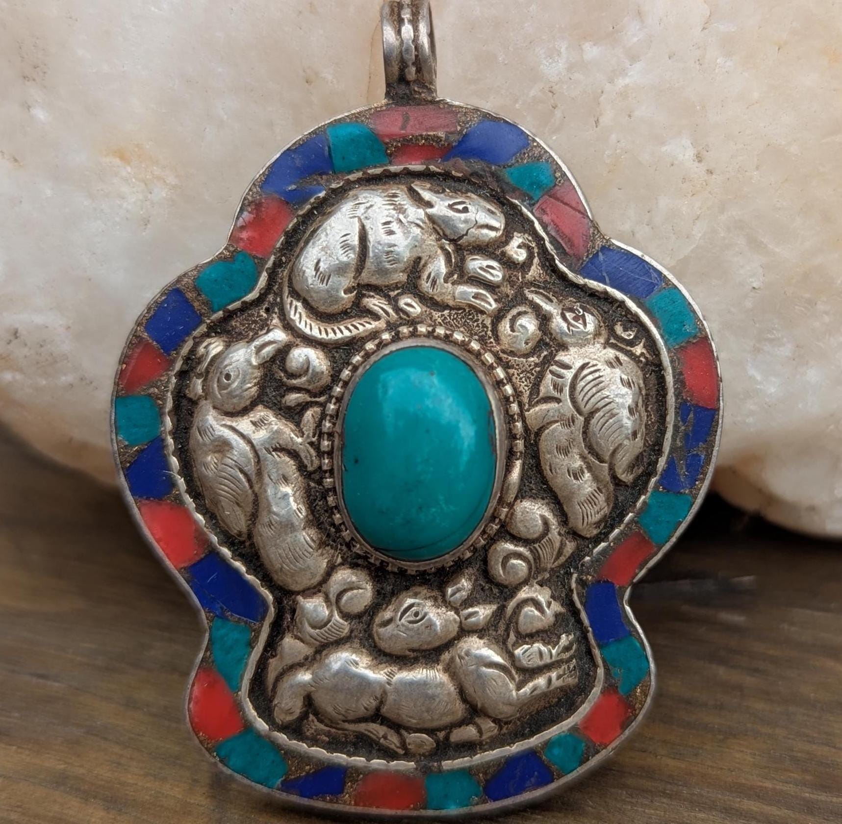 Unique white brass Tibetan medallion pendant collection with Turquoise gemstone (p7-014)