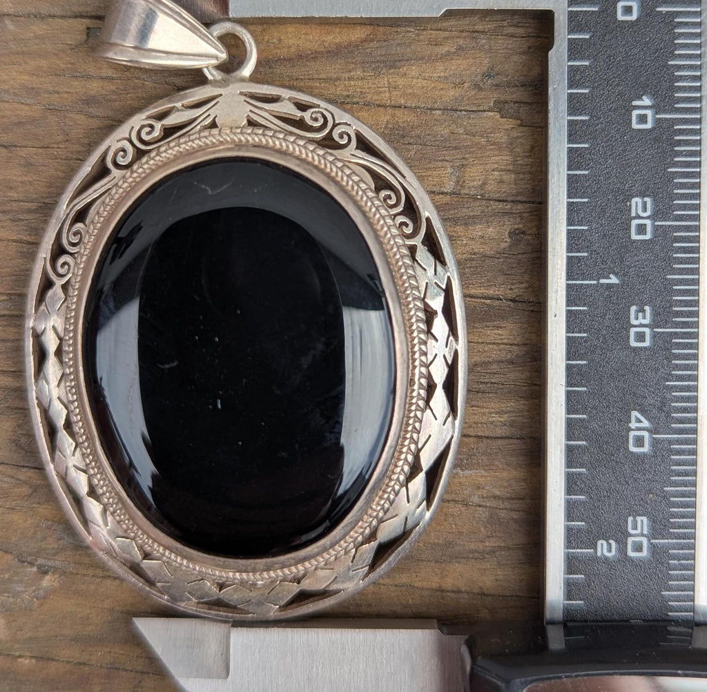 Handmade Natural Black Onyx Oval : 925 Sterling Silver Pendant (p7-015)