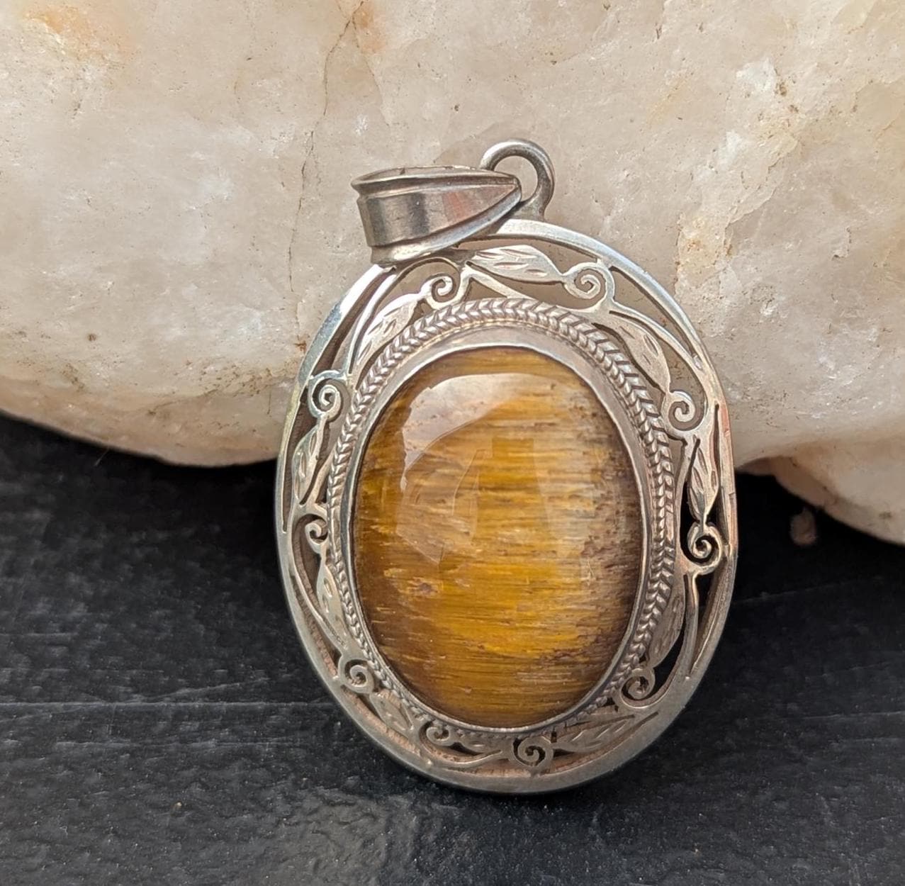 Vintage Ethnic sterling silver with Tiger's eye gemstone pendant collection (p7-017)