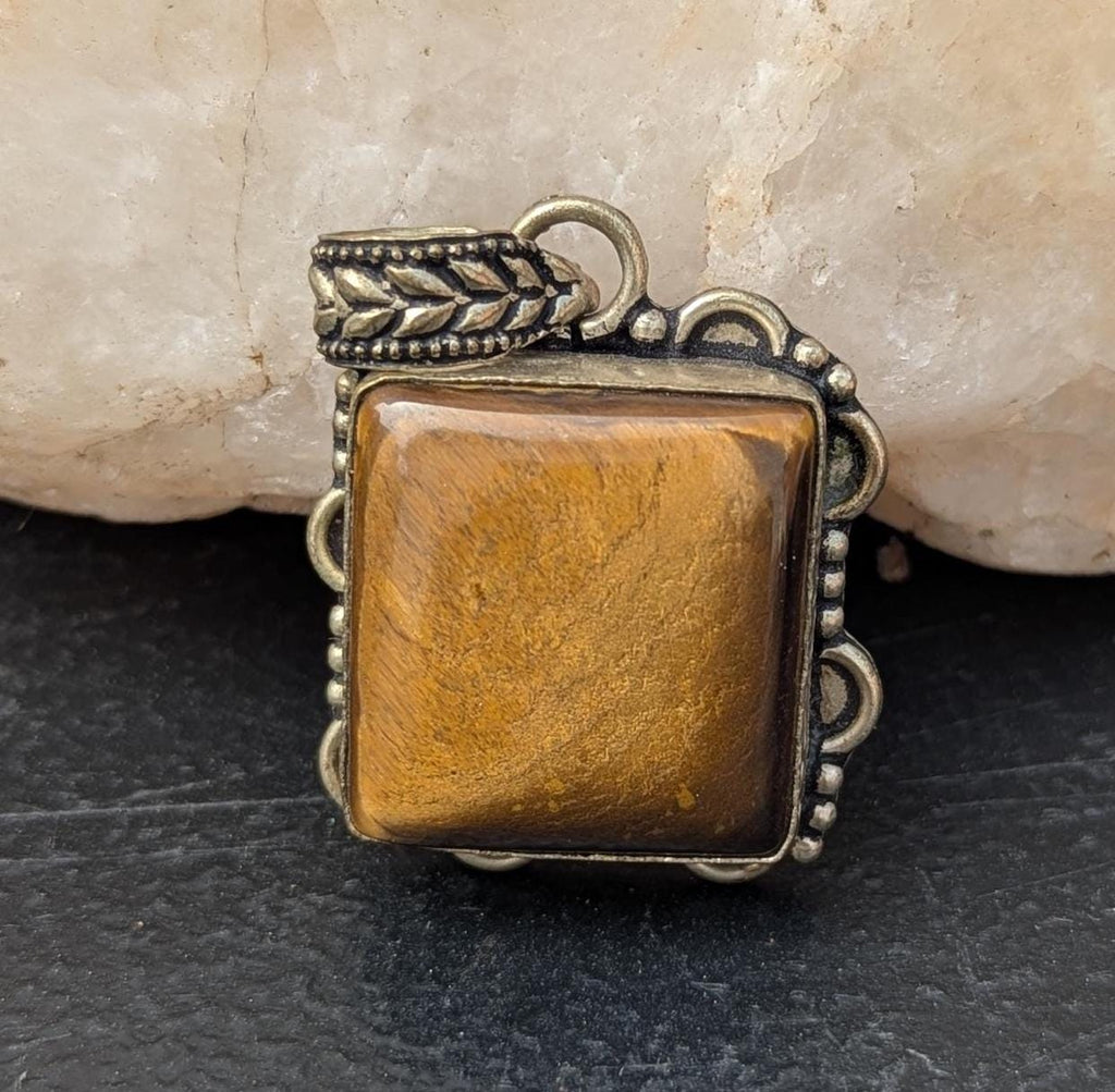Vintage Ethnic sterling silver with Tiger's eye gemstone pendant collection (p7-017)