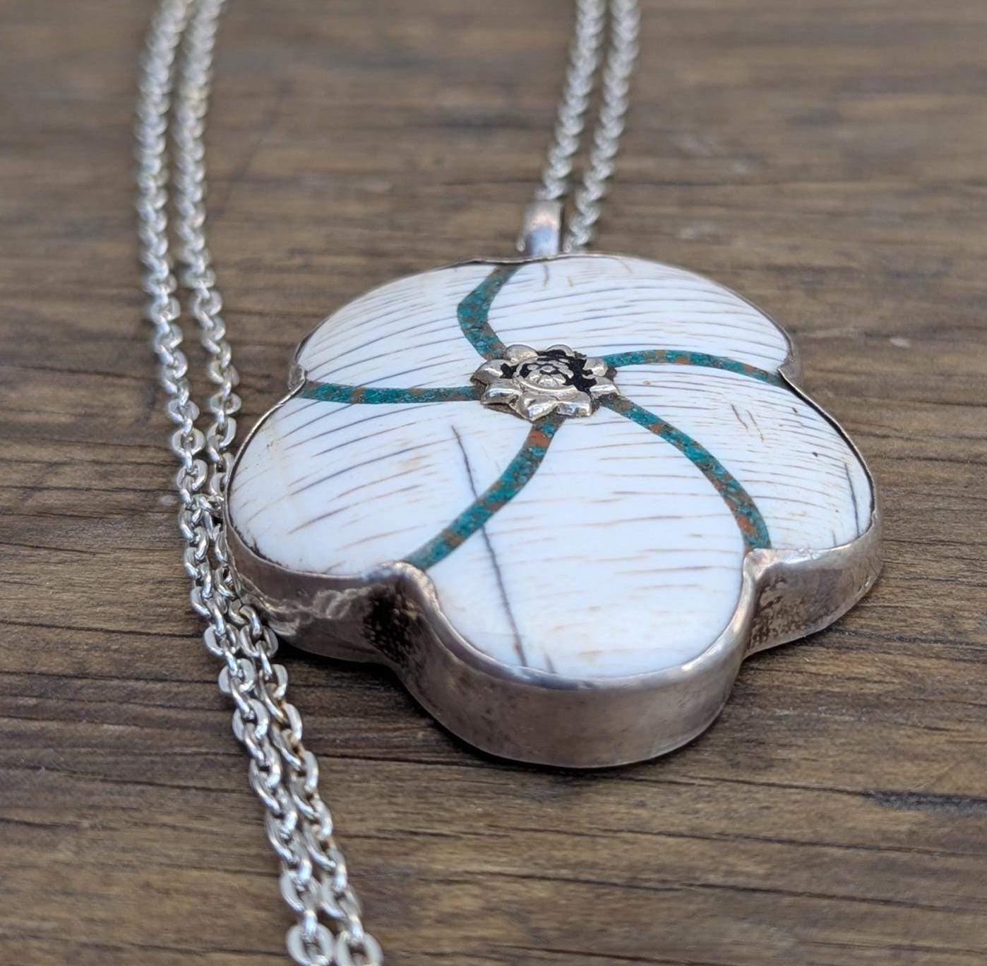 Unique Tibetan sterling silver with conch shell pendant with turquoise engraving (p7-024)