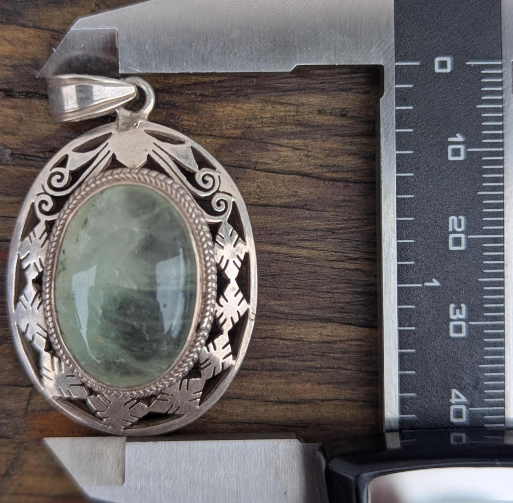 Vintage white brass with jade gemstone pendants (p7-049)