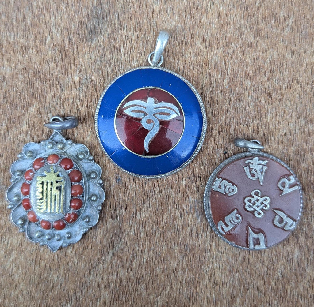 Antique Tibetan Buddhist Om Mani Padme Hum pendant collection (p7-065)