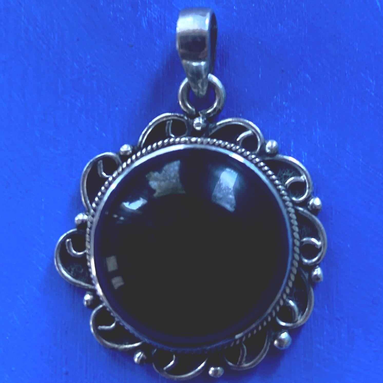 P3/37 - Natural Black Onyx Gemstone of Silver Pendant (T12-037)