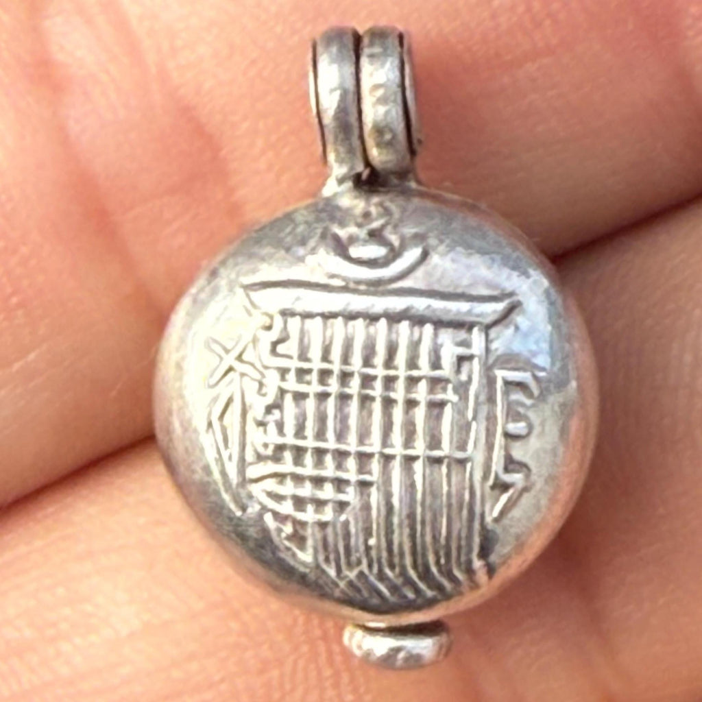 Silver Buddhist Ghau Pendant – Tibetan Amulet Prayer Box