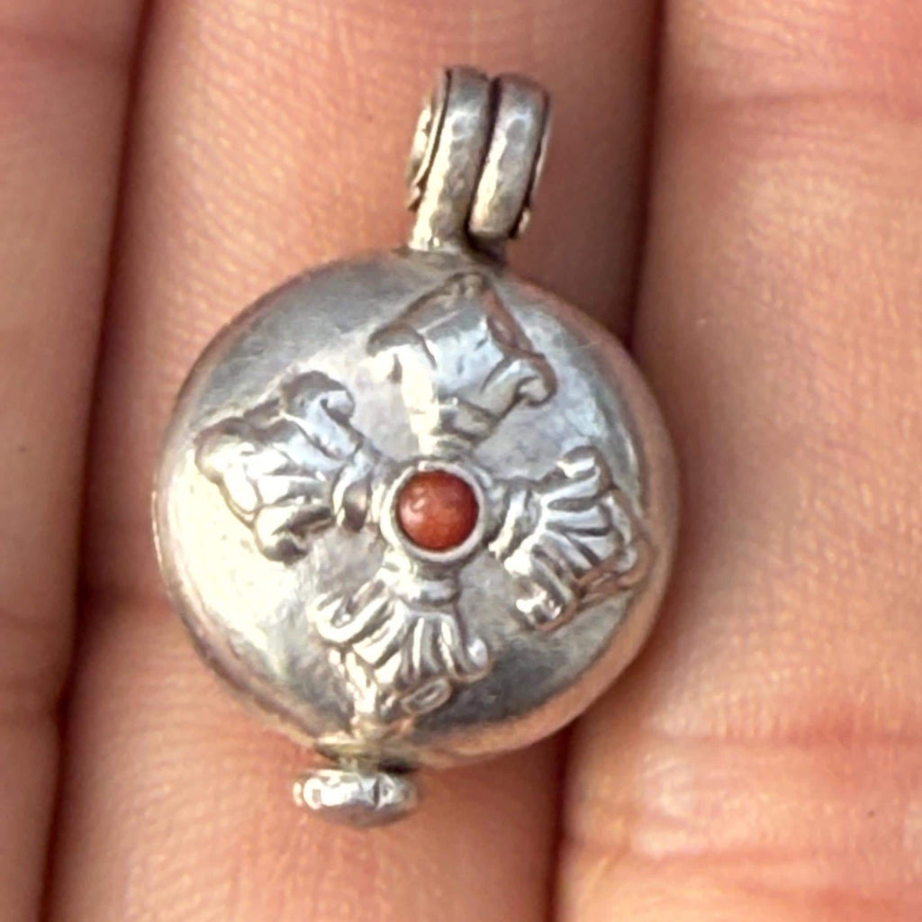 Silver Buddhist Ghau Pendant – Tibetan Amulet Prayer Box