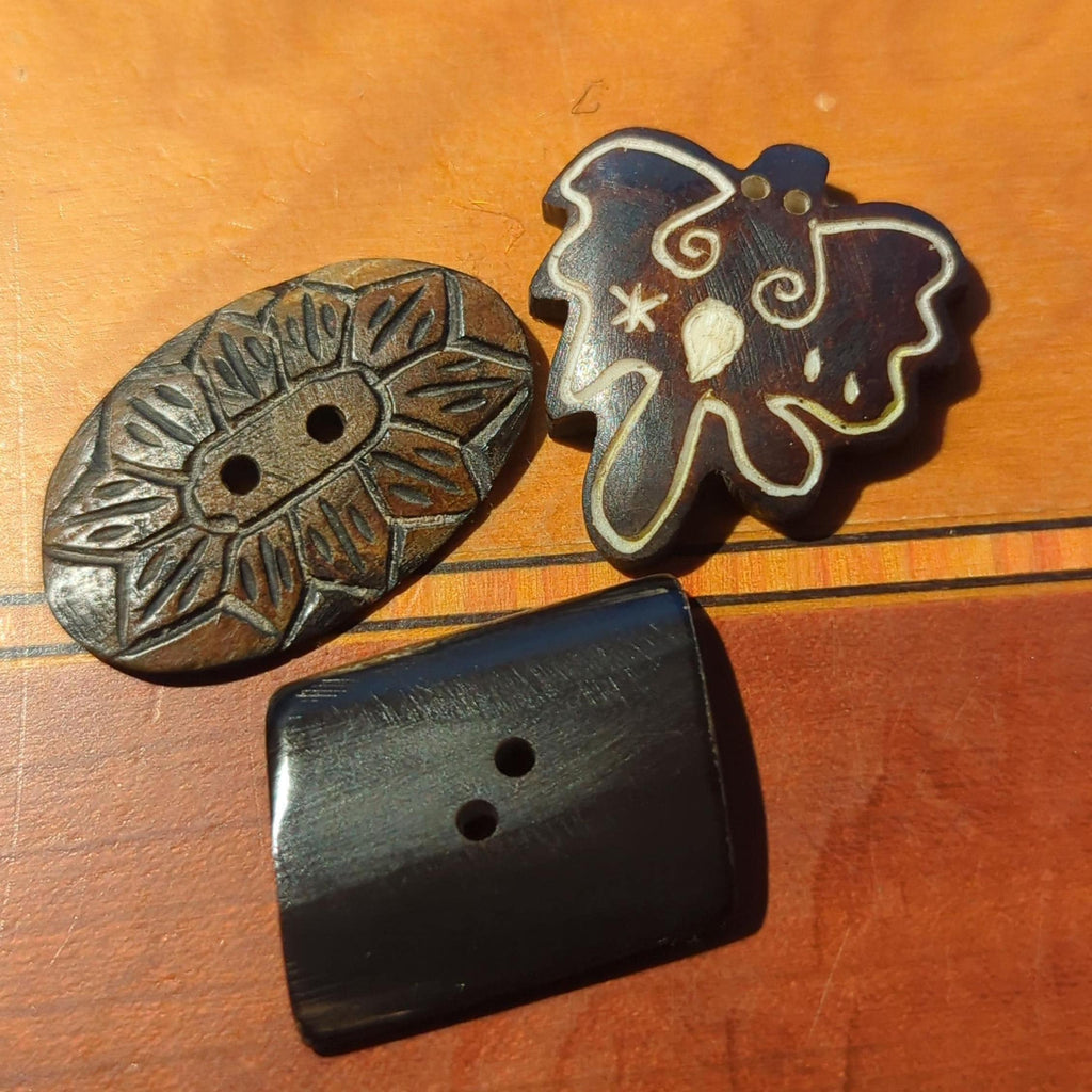 Handmade Buffalo Horn Button: Decorative Natural Light Blonde