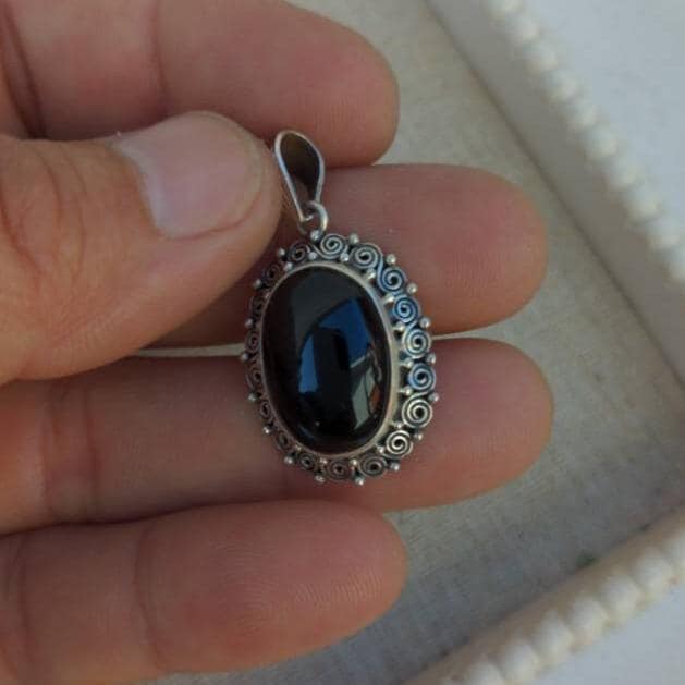 Oval Onyx 925 Sterling Silver Pendant - Tibetan Style