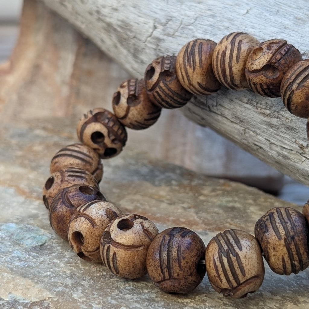 Beautifully carved Tibetan skull mala bracelet with amulet beads. (BM113)