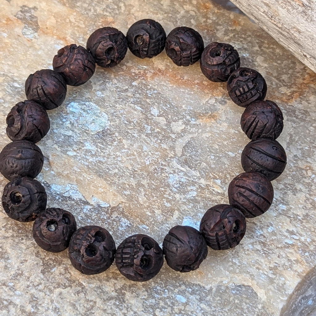Beautifully carved Tibetan skull mala bracelet with amulet beads. (BM113)