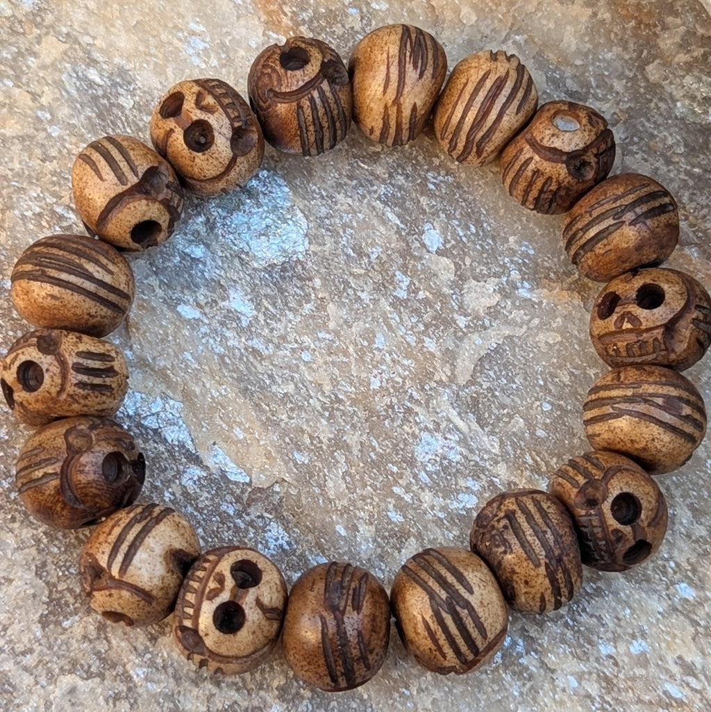 Beautifully carved Tibetan skull mala bracelet with amulet beads. (BM113)