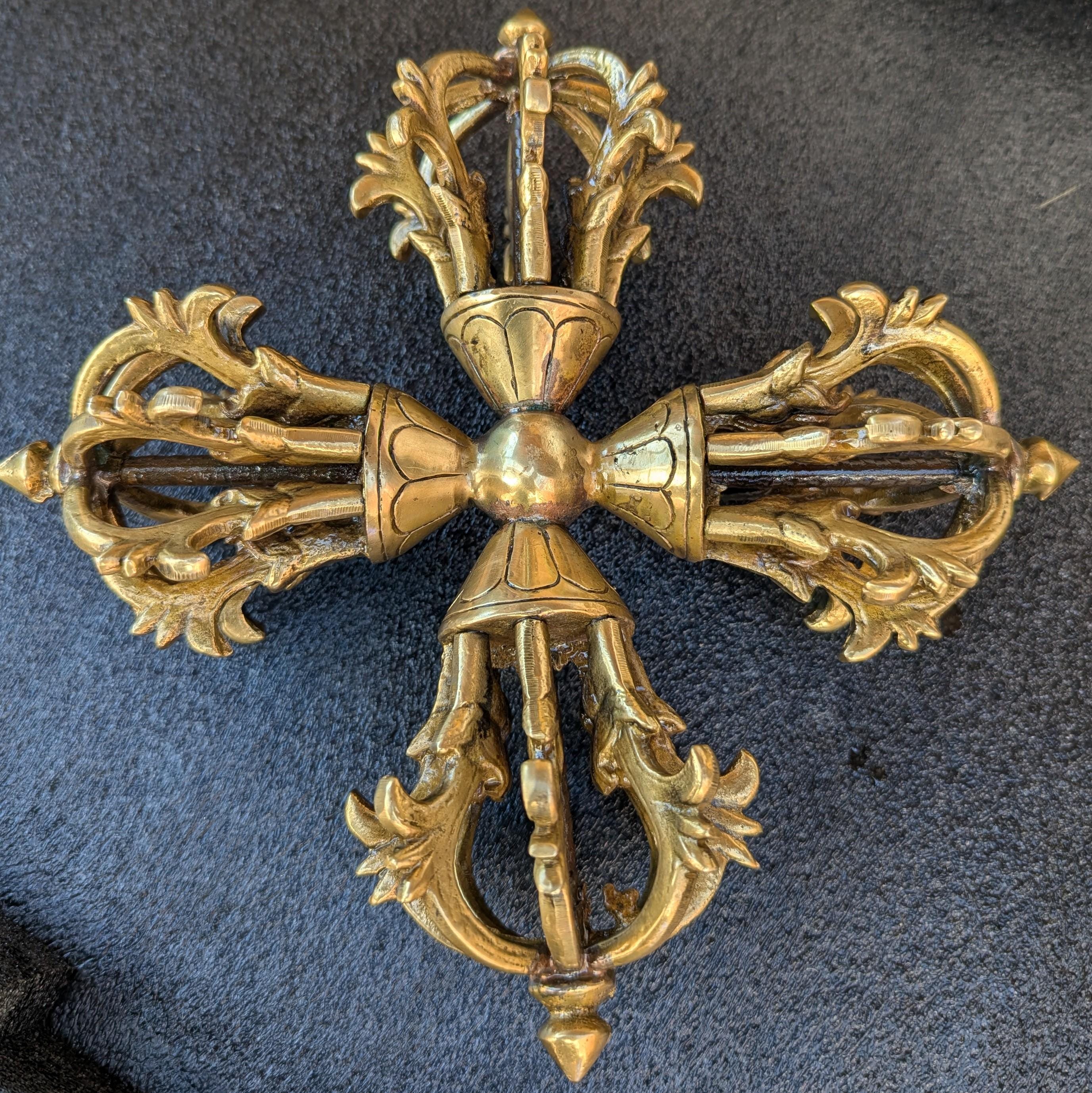 Double Dorjee Vajra, a Tibetan ritual art, is a Buddhist object used for meditation The thunderbolt (BBR3)